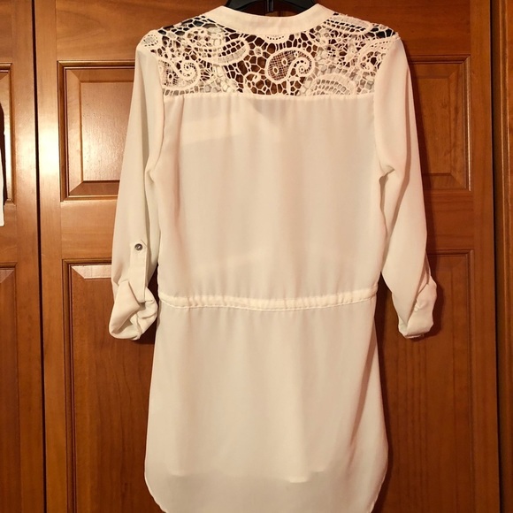 White top - Picture 2 of 3